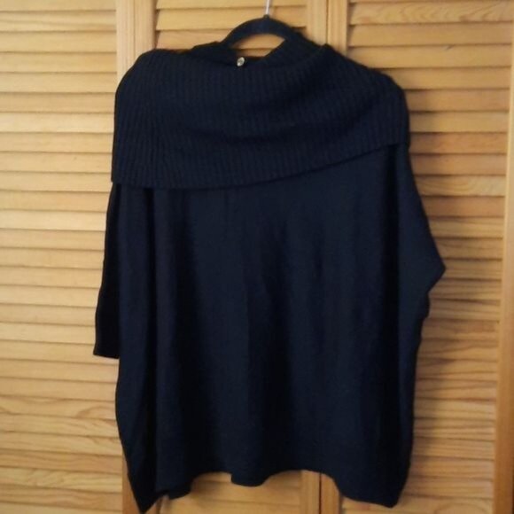 Michael Michael Kors NWT Black Bat Wing Sleeve Kangaroo Pocket Sweater Size XS - Picture 2 of 4